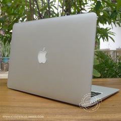 Carcasa Macbook Air 11"  MODELO A1465 con troquel manzana
